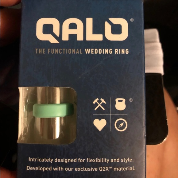 Qalo the Silicon wedding band - Picture 3 of 11